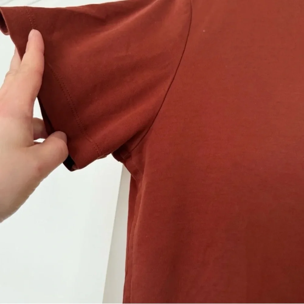Banana Republic Men’s Rust Red Crewneck Short Sleeve Tee
